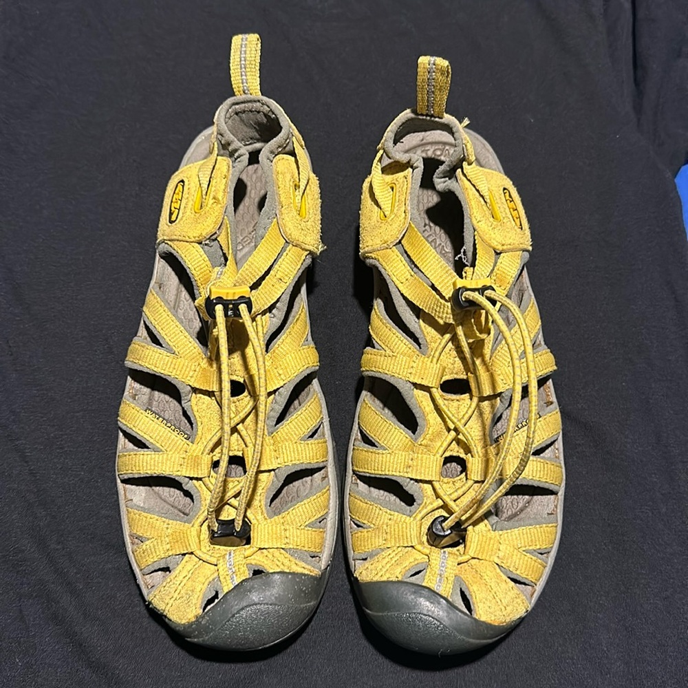 Keen Women's 8 Yellow Whisper H2 Sandals